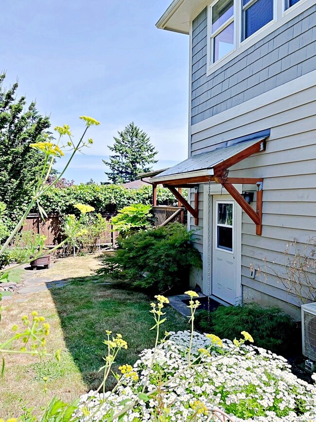 Building Photo - 7315 SE Taylor St