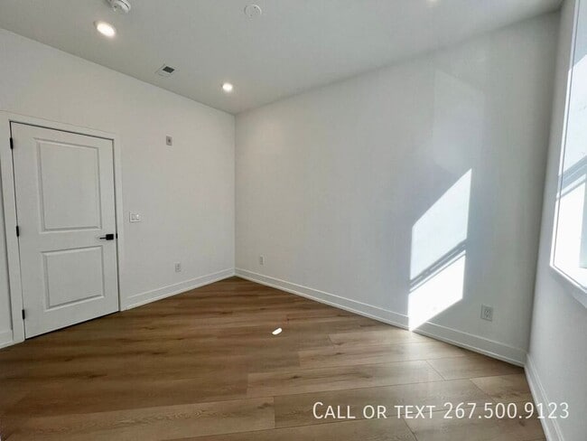 Building Photo - 2003 Amber St