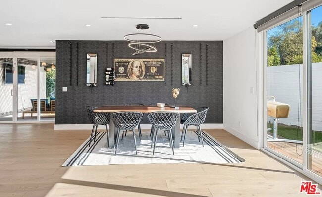 Building Photo - 22616 Oxnard St