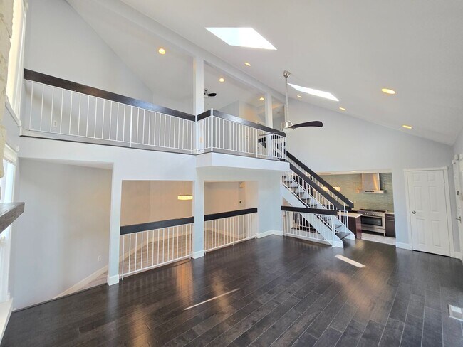 Building Photo - Amenities abound! Spacious, 2-bed & 2.5-ba...