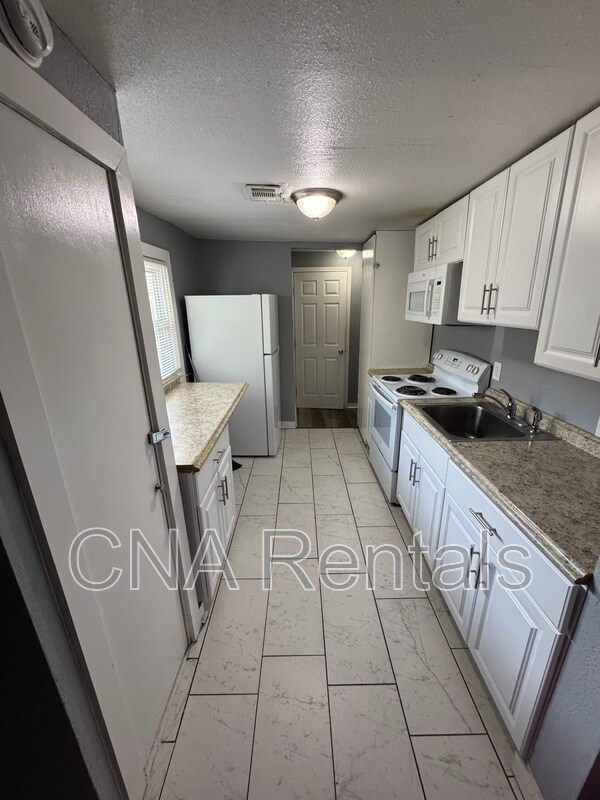 Building Photo - 539 Paines Ave NW
