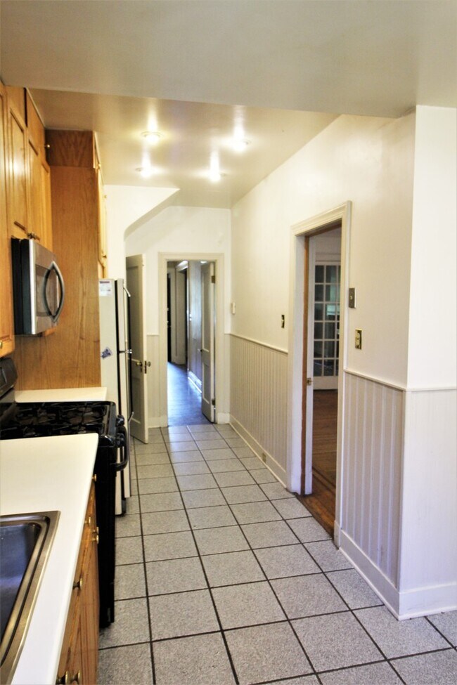 Building Photo - 2026/2027 Off-Campus JHU Spacious 5bd/2ba Rowhome OSP & W/D! Available 6/8