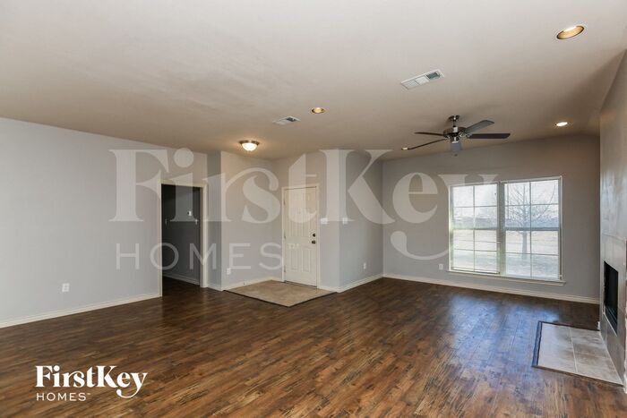 Building Photo - 519 Branchwood Dr