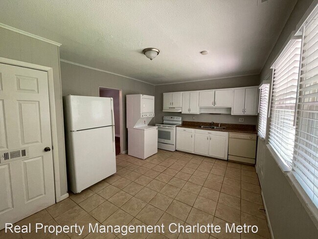 Building Photo - 3 br, 2 bath House - 977 Stonewall Avenue ...