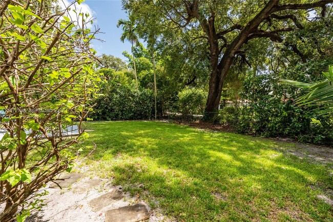 Building Photo - 330 NE 86th St