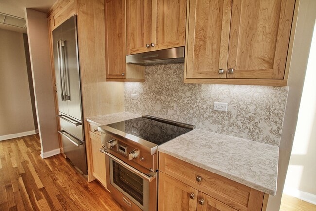 Building Photo - 2400 E Cherry Creek S Dr