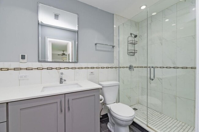 Building Photo - 2 bedroom in Wheaton IL 60189