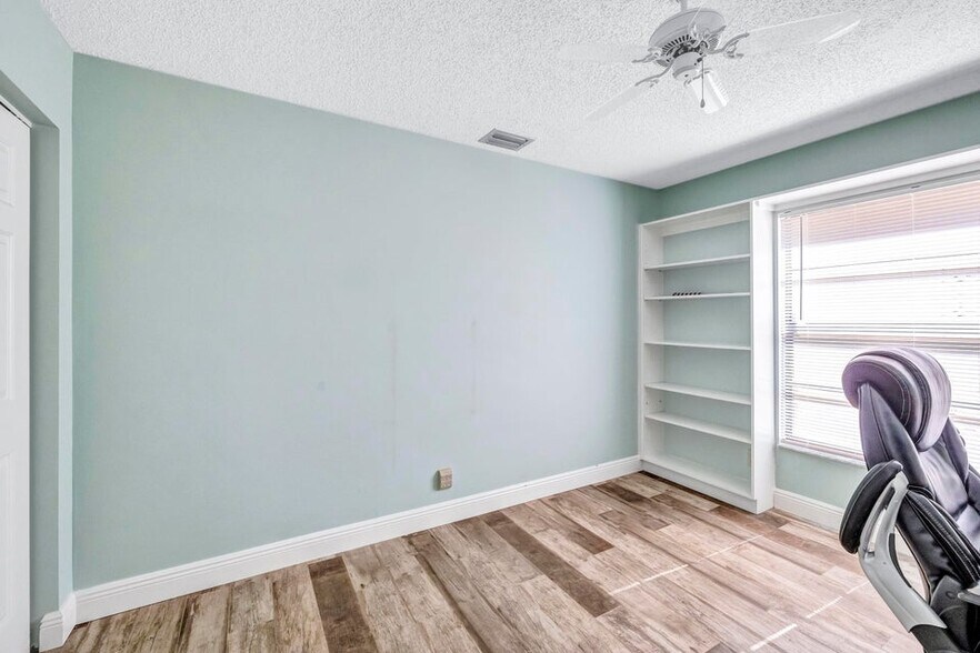 Building Photo - 2075 NW 15th Pl