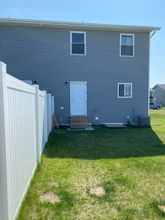 Building Photo - New Construction Townhouse for Rent - Tham...