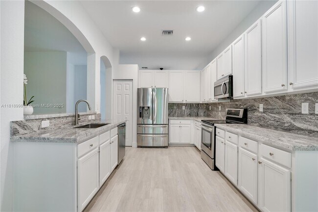 Building Photo - 4413 W Whitewater Ave