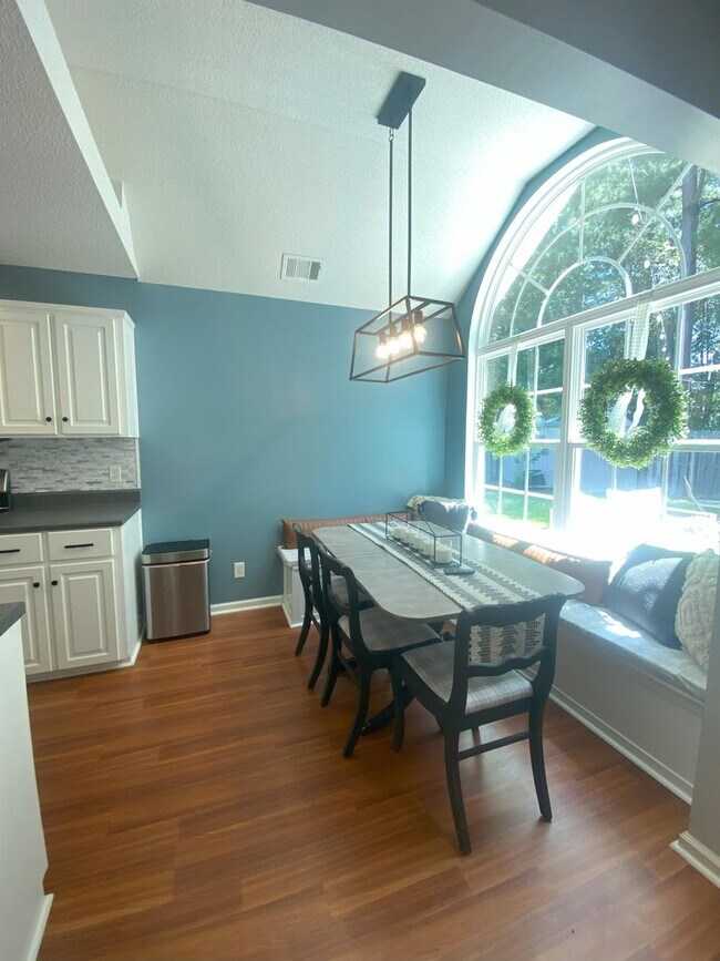 Building Photo - Beautiful 3 Bedroom Home with Fireplace & Private Backyard in Pooler