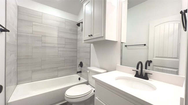 Building Photo - 805 Tippit Ln