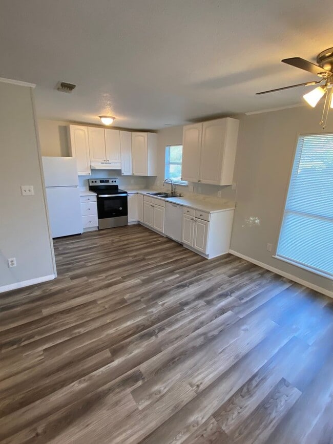 Building Photo - San Vincente