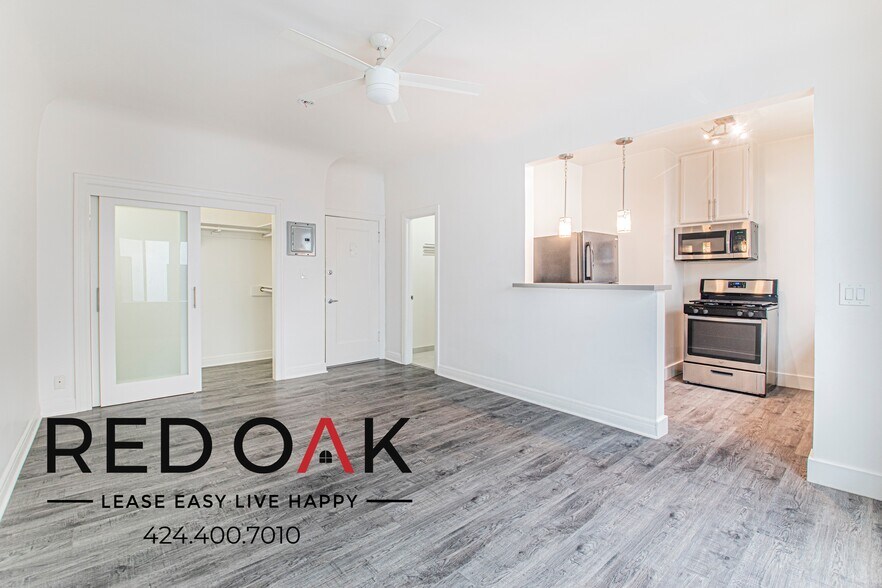 Building Photo - 121 N Kenmore Ave