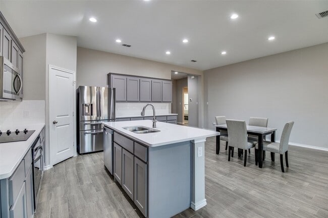 Building Photo - 11441 Silver Queen Dr