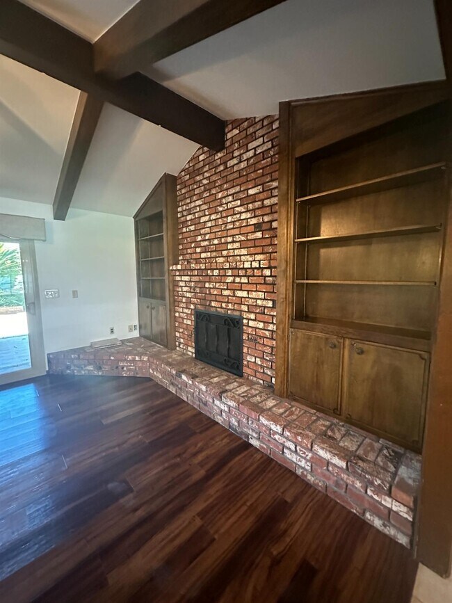 Building Photo - 6374 N 6th St