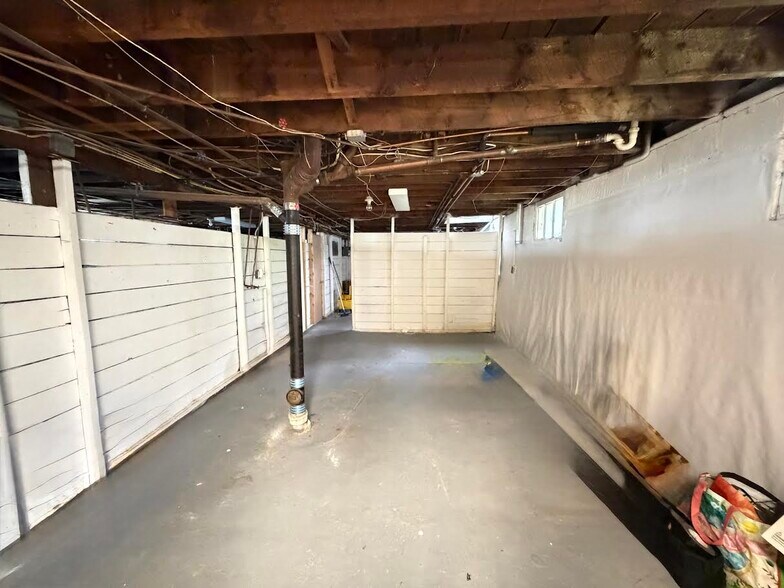 Building Photo - 27 Orvis Rd