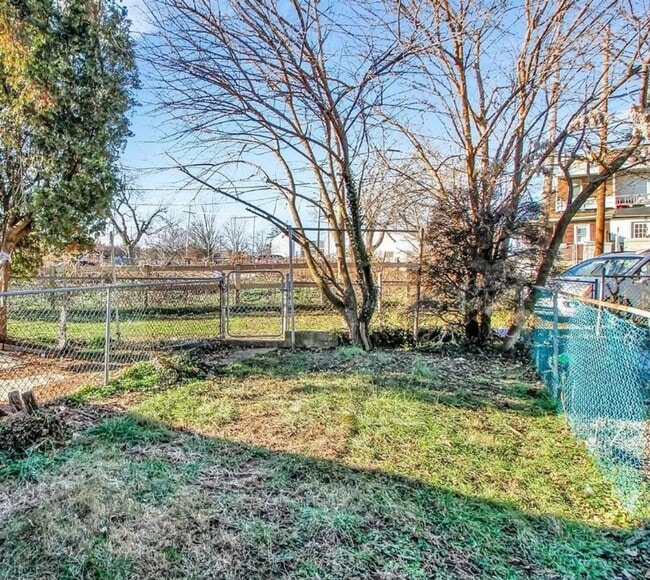 Building Photo - Coming Soon! Charming 3 Bedroom, 1 Bath Ho...