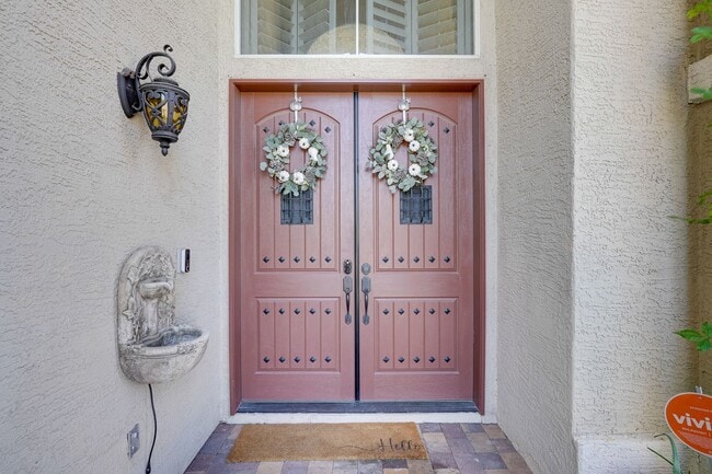 Building Photo - Luxurious 4 bd 3.5 bth Henderson Home in G...