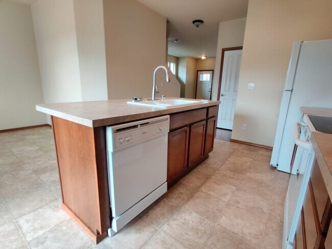 Building Photo - Tumwater Hill Town Home