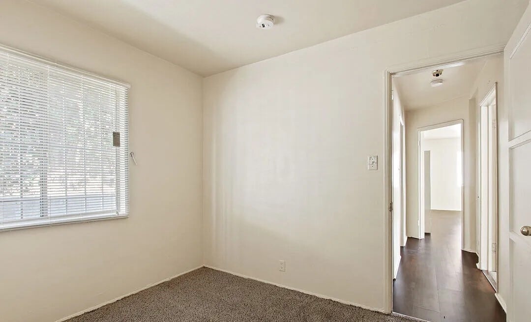 Building Photo - 6609 1/2 Brynhurst Ave