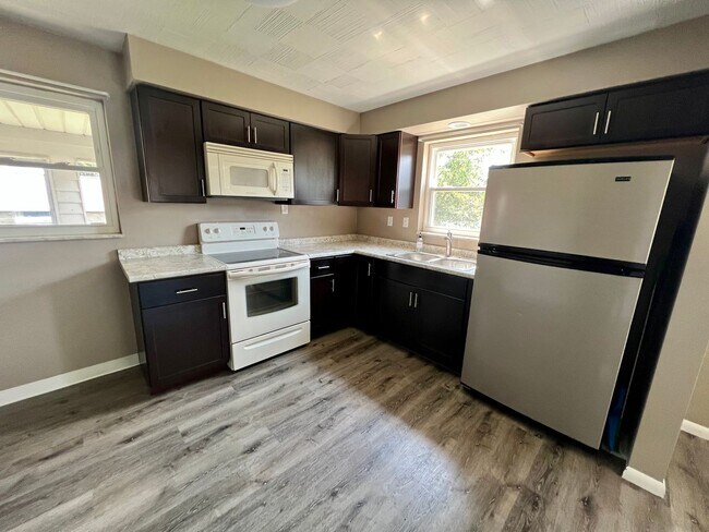 Building Photo - Newly Updated! 1 Bedroom 1 Bathroom Home -...