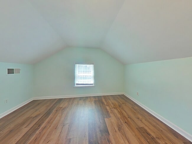 Building Photo - 239 Rainier Dr
