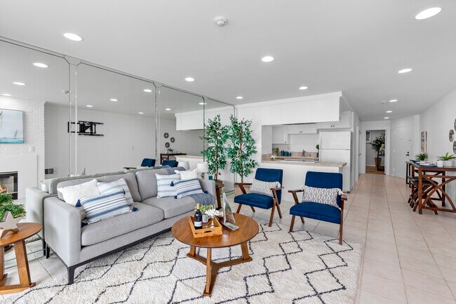 Building Photo - 615 ESPLANADE