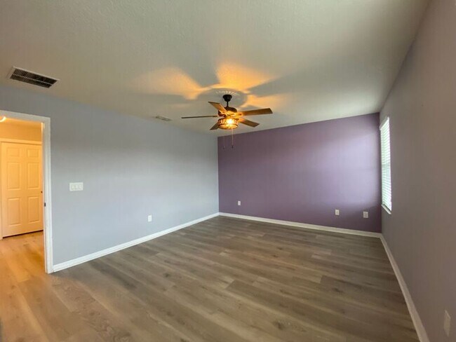 Building Photo - 541 Las Fuentes Dr