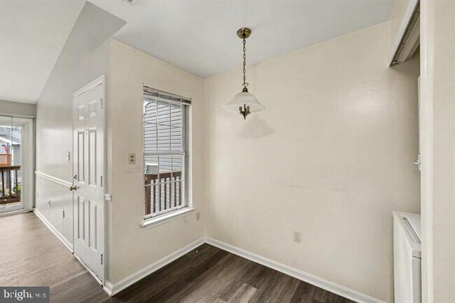 Building Photo - 8619 Beekman Pl