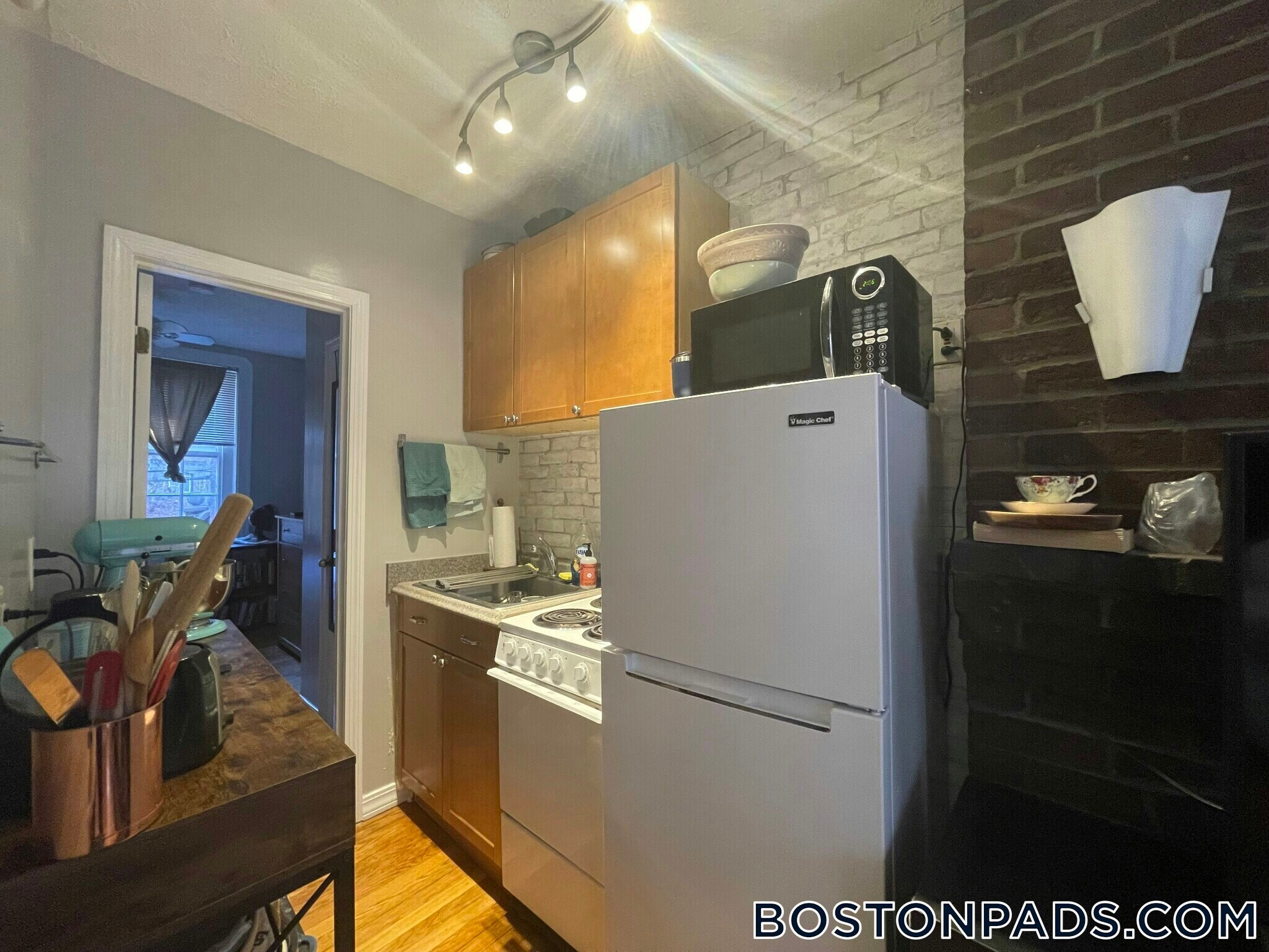 Building Photo - 41 Anderson St