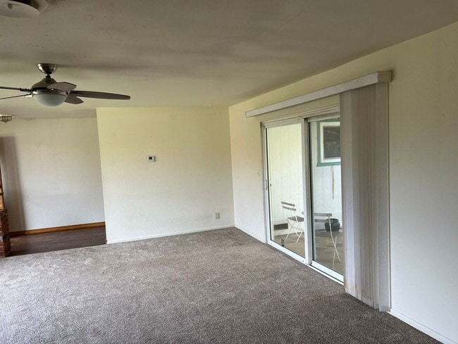 Building Photo - 9866 Hillview Dr