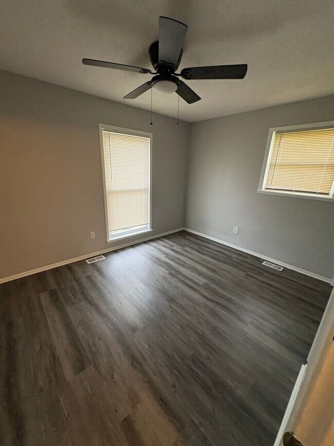 Building Photo - Spacious 2-Bed Duplex with Bonus Kitchen Storage