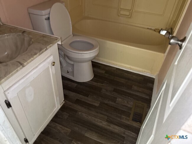 Building Photo - 5013 Tiffany Cir