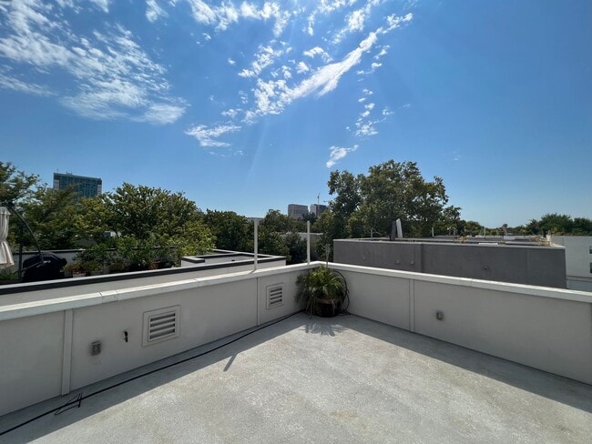 Building Photo - 2 bedroom | 2.5 bathrooms | Home in Alkali...