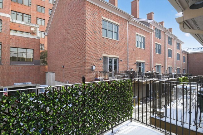 Building Photo - 417 S Ashley St