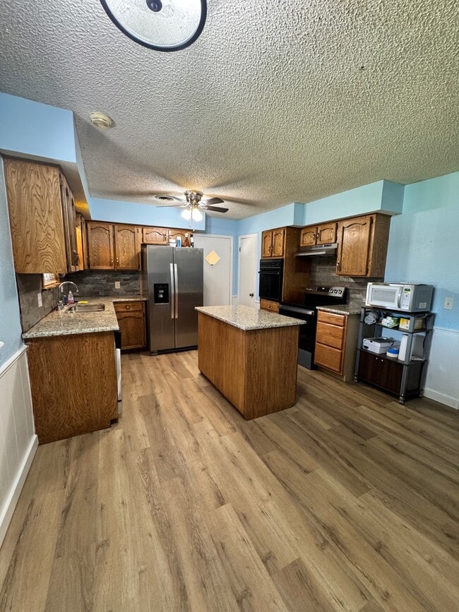 Building Photo - 607 Lehigh Ave