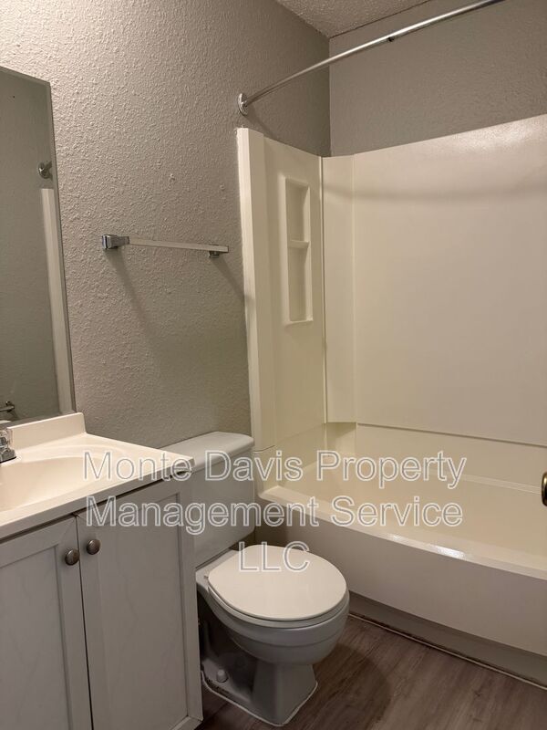 Building Photo - 1203 Southport Dr