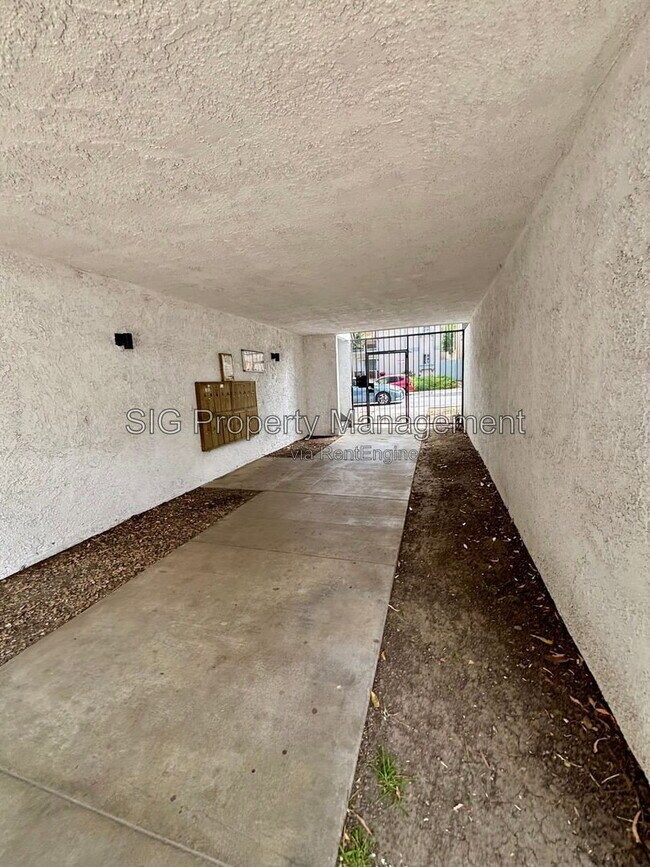 Building Photo - 10635 Sherman Grove Ave