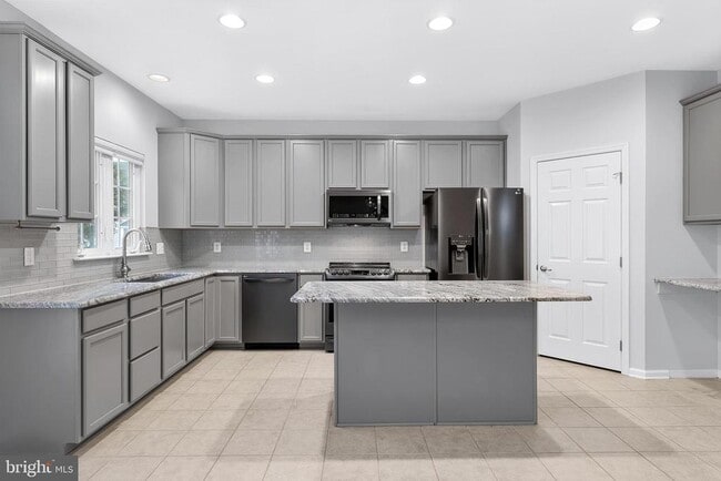 Building Photo - 7015 Trek Way