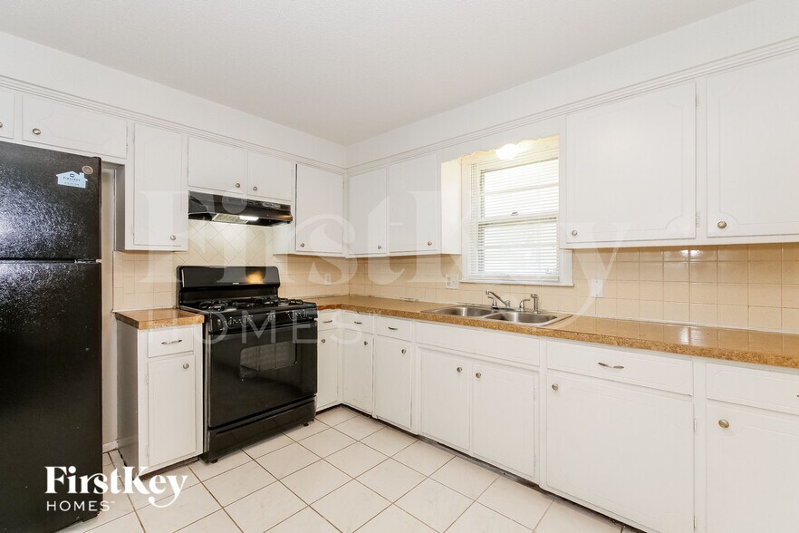 Building Photo - 6712 Manchester Ave