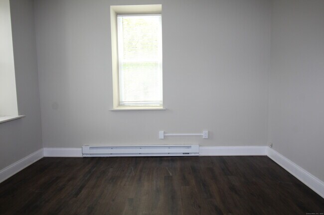 Building Photo - 272 Valley Rd