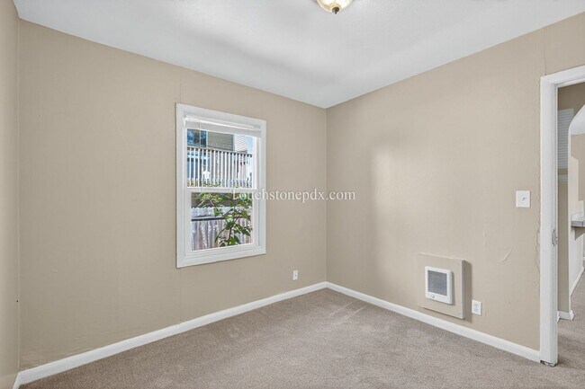 Building Photo - 7349 SE Evergreen St