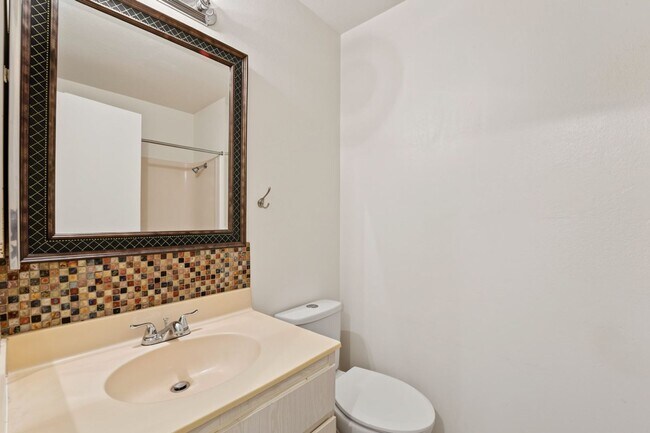 Building Photo - 9007 W Elm St