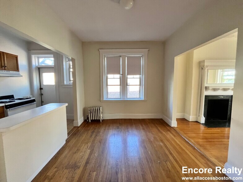 Building Photo - 1751 Beacon St