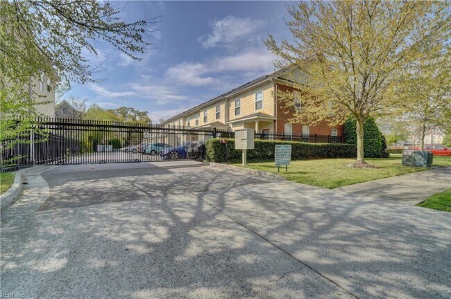 Building Photo - 4112 Killam Ave