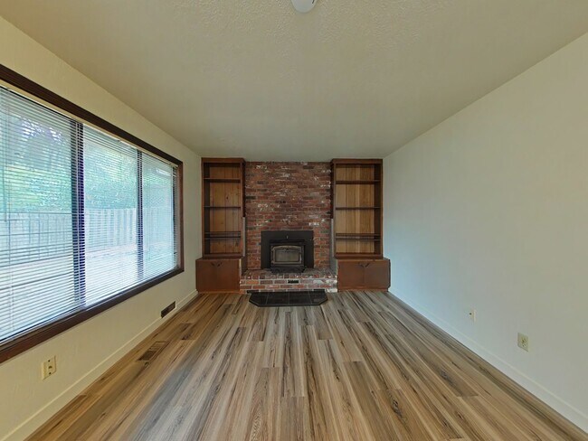 Building Photo - Remodeled 3 Bedroom House ~ North Corvallis