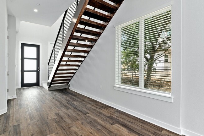 Building Photo - 12001 Vista Parke Dr