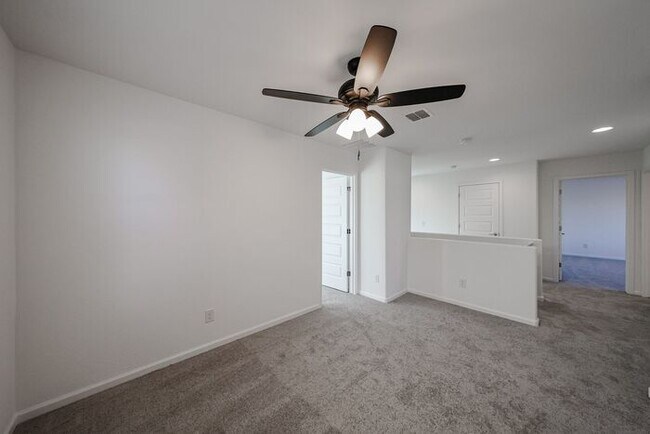 Building Photo - ONE MONTH RENT FREE!! NEW 5 BEDROOM 3 BATHROOM HOME AVILABLE FOR RENT!