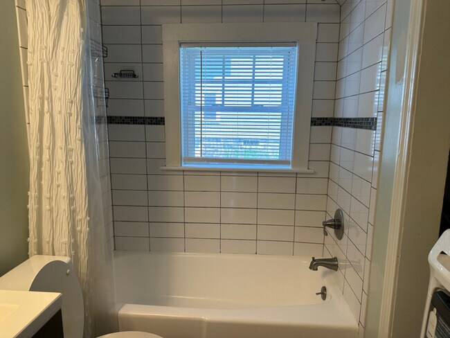 Building Photo - 71 Garfield St